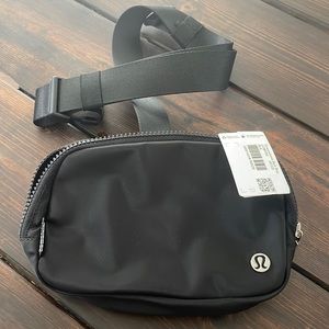 Lululemon everywhere belt bag black NWT
